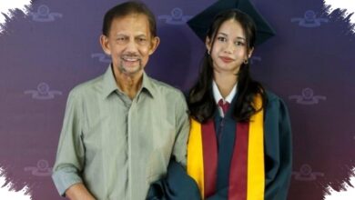 Jam Tangan Miliaran di Pergelangan Sultan Brunei, Penampilannya Justru Terlihat Sederhana di Wisuda Putri