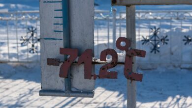 Di Oymyakon, Dingin Menentukan Makan, Bergerak, Hingga Mesin Mobil Tetap Menyala