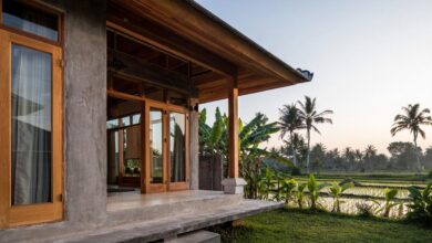 Kayu Dan Semen Ekspos Dipadukan Cerdas, Rumah Ini Terasa Teduh Meski Di Iklim Panas