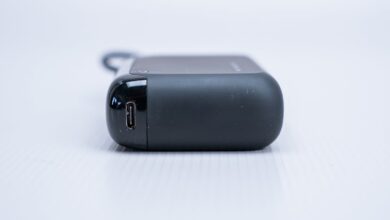 Tanpa Kabel yang Menjuntai, Powerbank Mini Sekali Colok Ini Bikin Isi Daya Lebih Rapi